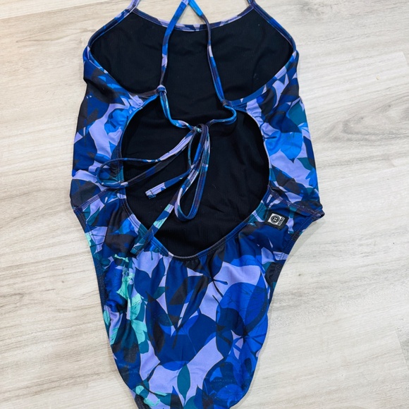 Jolyn - Jackson Tie-Back Training Suit, Viola Print, Size 34, Good Condition! - Picture 4 of 7